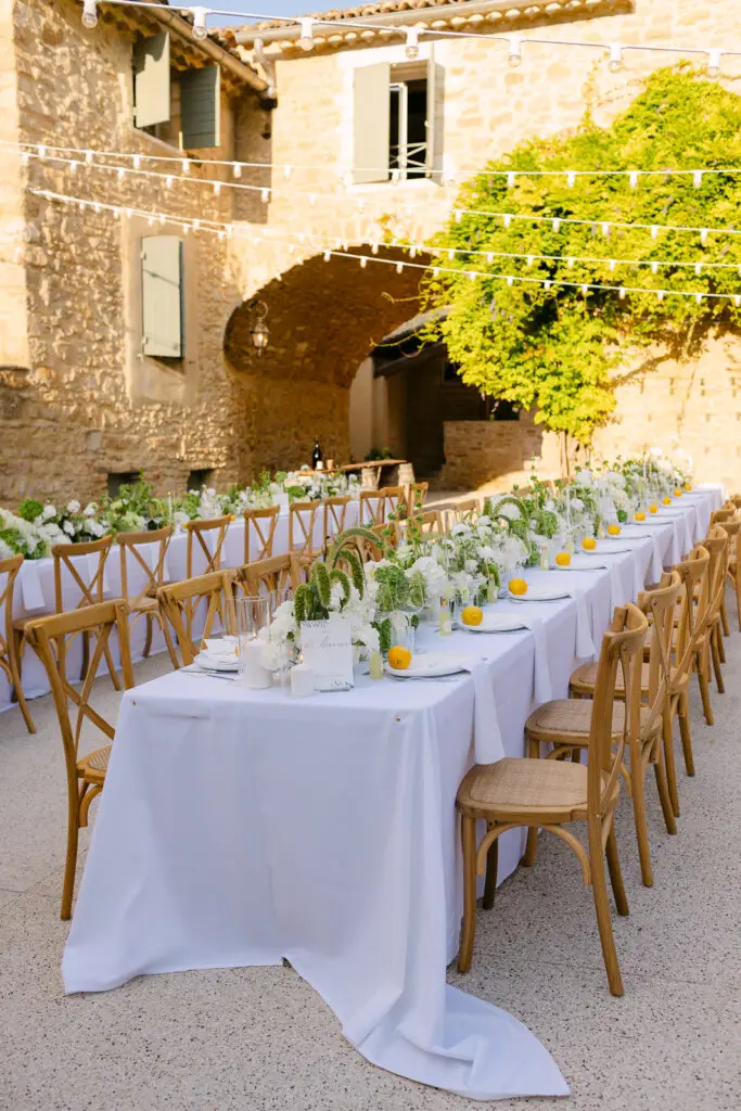 Décoration imaginée par Manon Jeanjean Wedding planner pour un mariage au Domaine de Valbonne