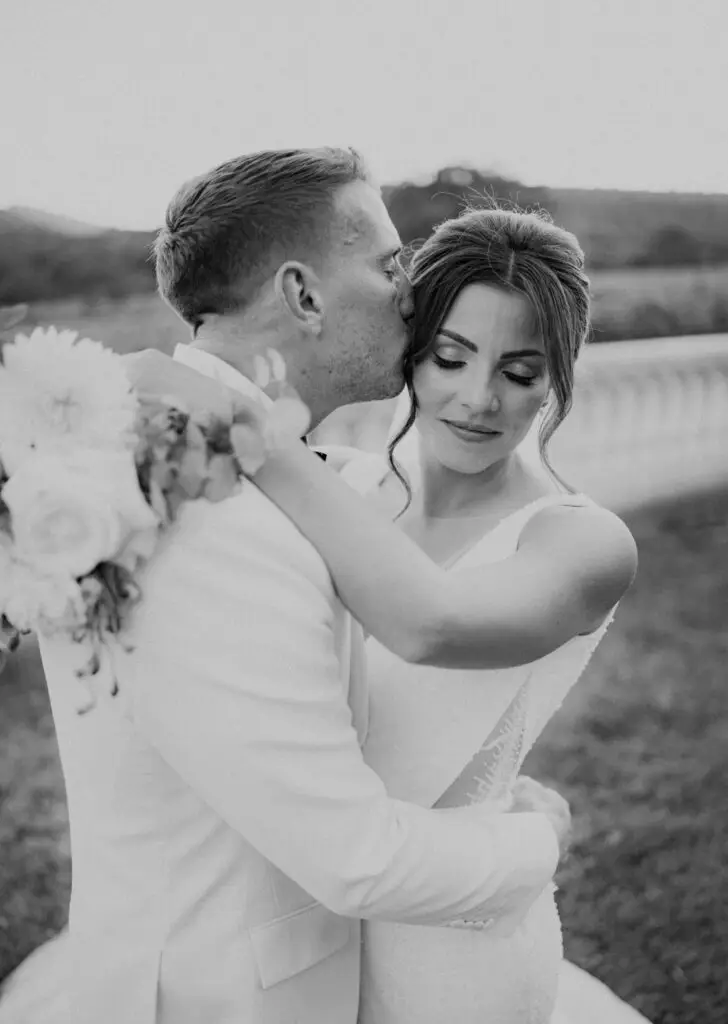 Mariés lors de leur mariage au Château de Malmont