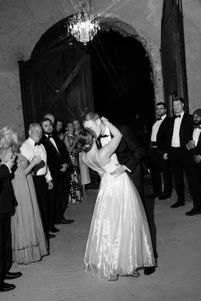 Première danse des mariés au château Villarlong