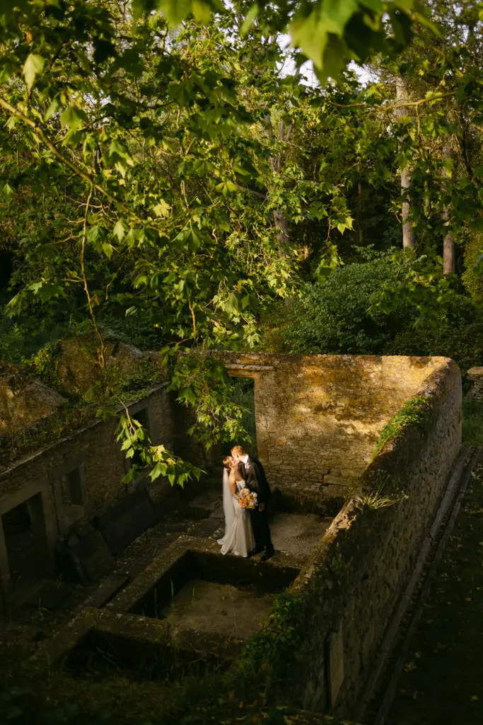 Mariés célébrant leur union au Château de Villarlong à Carcassonne