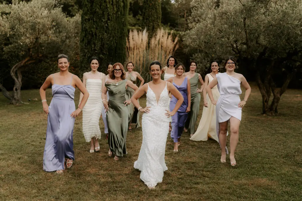 Mariage entouré de proches au Domaine de Valbonne