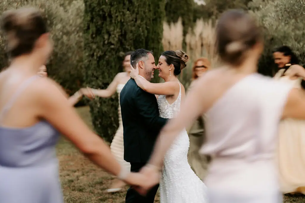 Mariage entouré de proches au Domaine de Valbonne