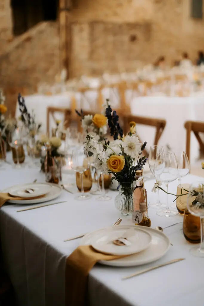 Fleurs et décoration pour un mariage au domaine de Valbonne