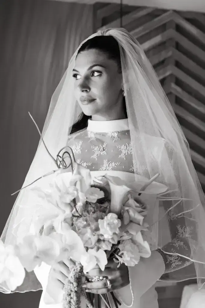 Bouquet de mariée lors d’un mariage au Château de l’Hospitalet