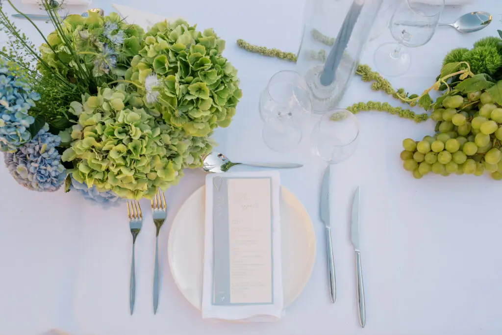 Détails de décoration et fleurs au Domaine de Valbonne
