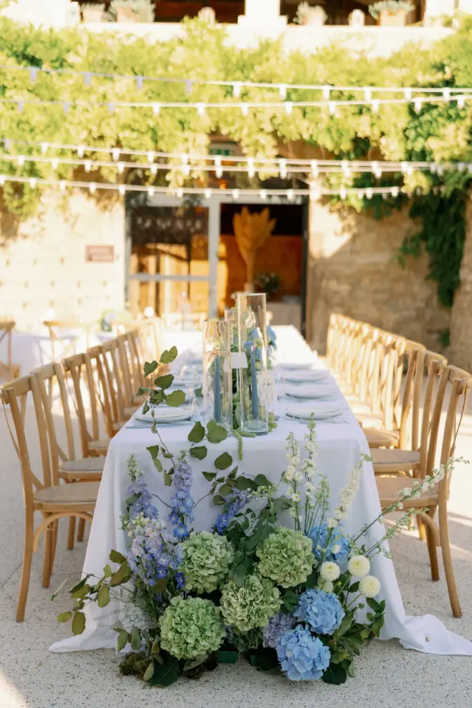 Détails floraux pour un mariage en Provence au Domaine de Valbonne