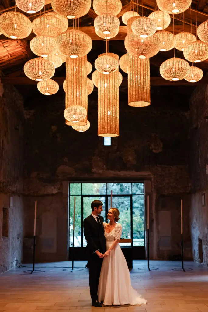 Mariés célébrant leur union au Petit Roulet