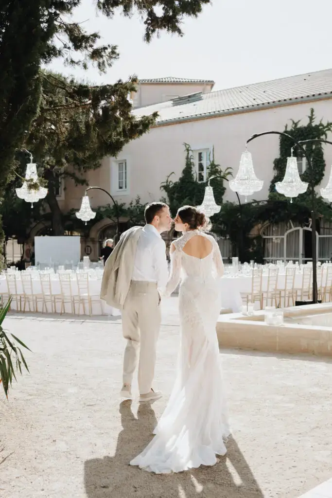 Mariés lors de leur mariage au Château de l’Hospitalet