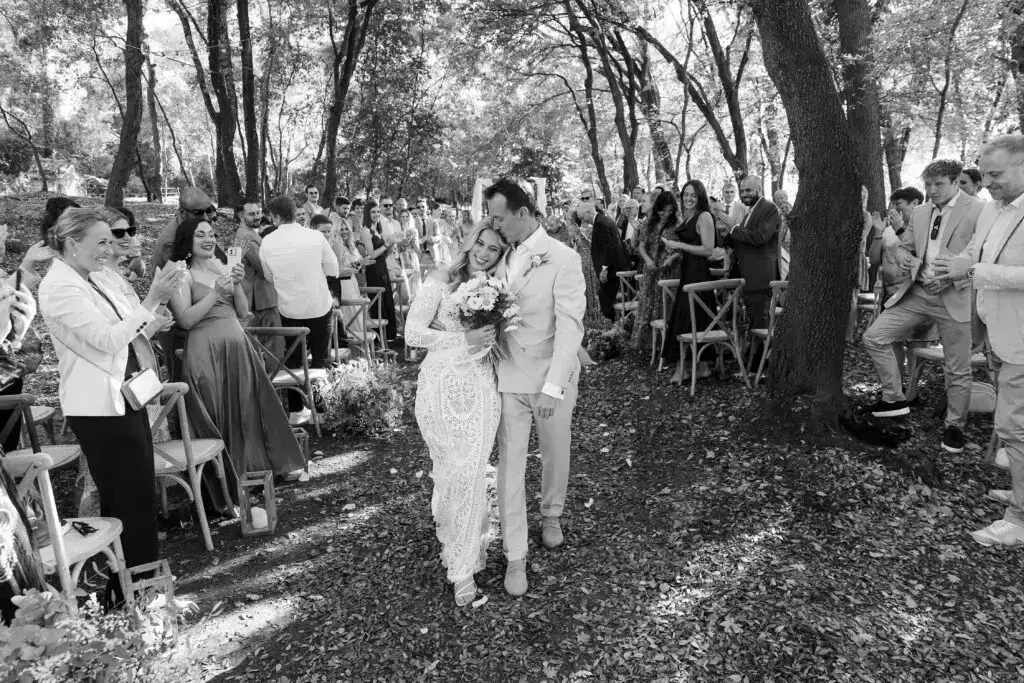 Photo de couple dans le cadre naturel du Domaine de Valbonne