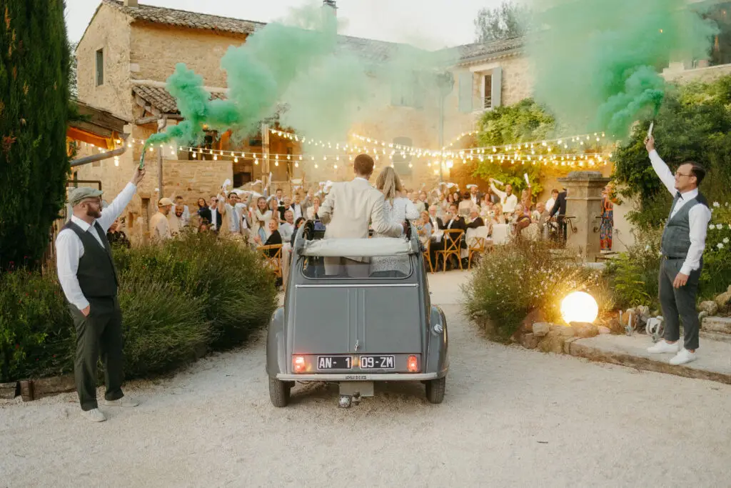 Mariés célébrant leur union au Domaine de Valbonne en Provence
